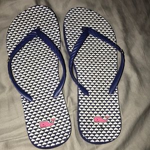 Vineyard vines flip flops